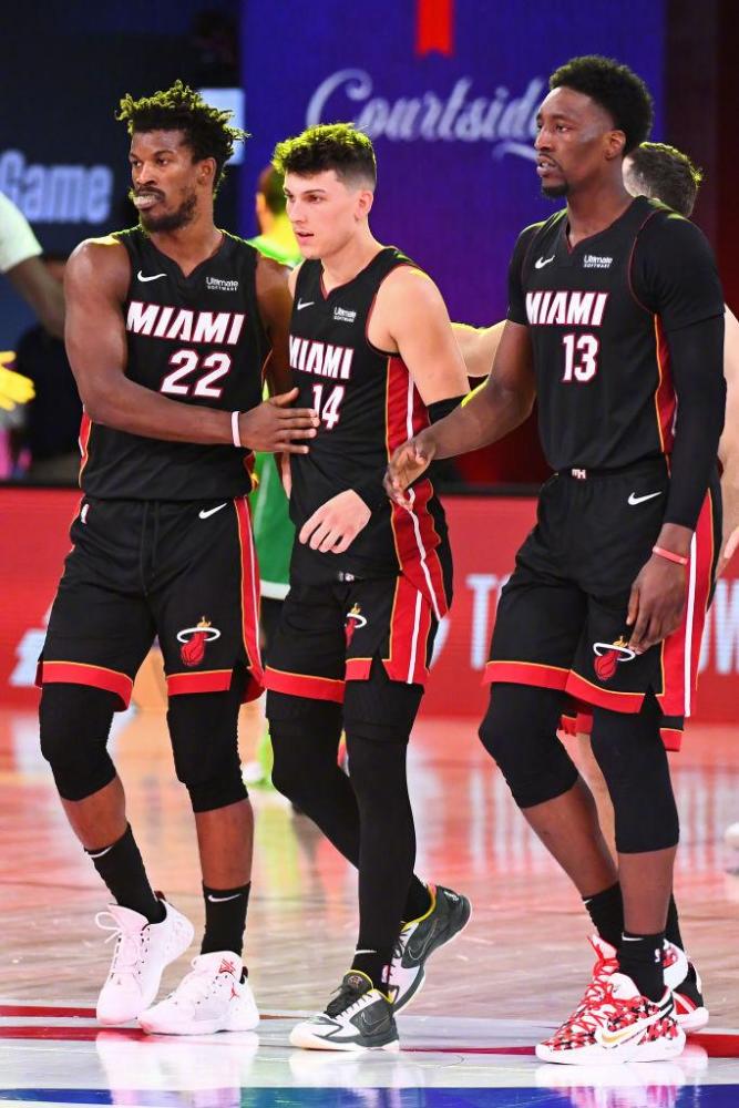 对球队进攻 对球队进攻